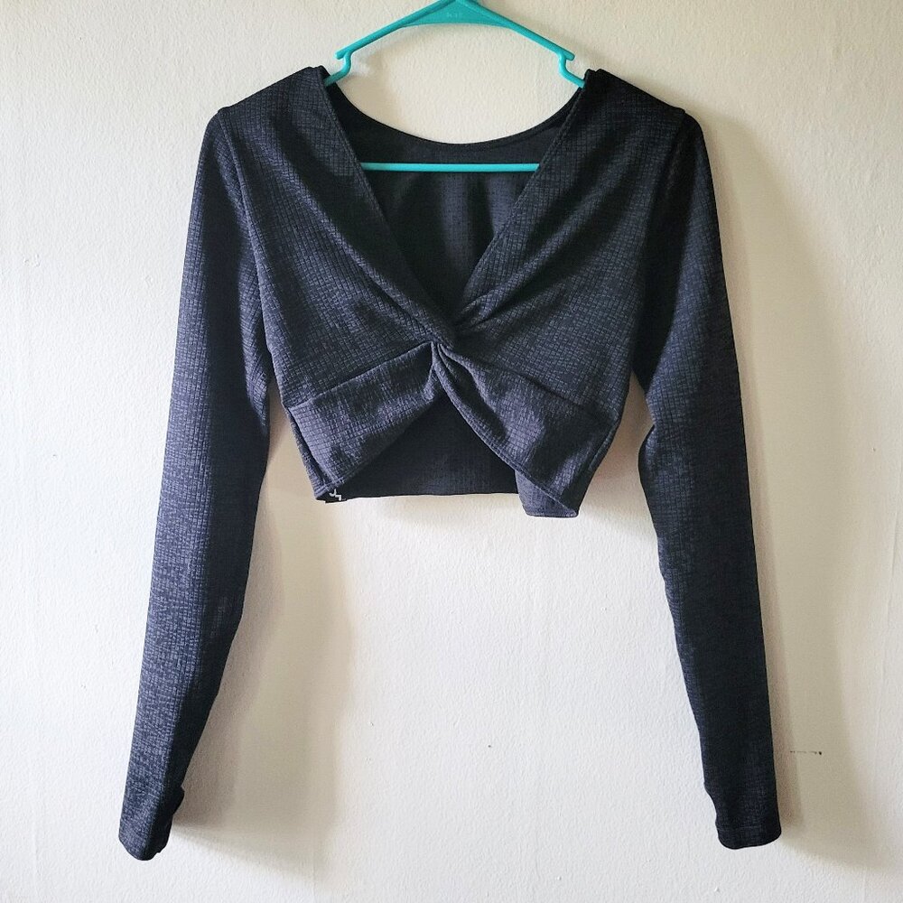 NWOT Cropped Long Sleeve Athletic Top with Thumb Holes Size S